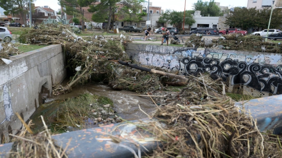 مقتل 16 شخصا وإجلاء الآلاف في الأرجنتين بسبب الفيضانات