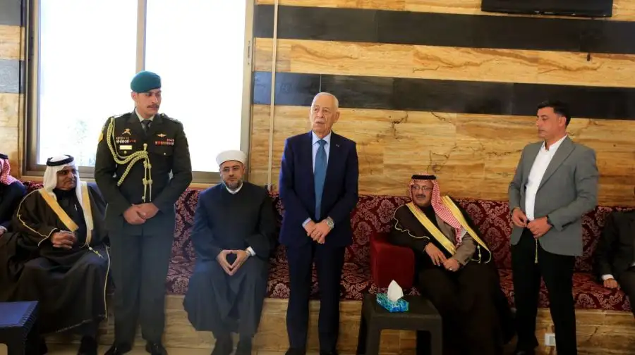 مندوبا عن الملك رئيس الديوان الملكي يعزي الفايزبني صخر