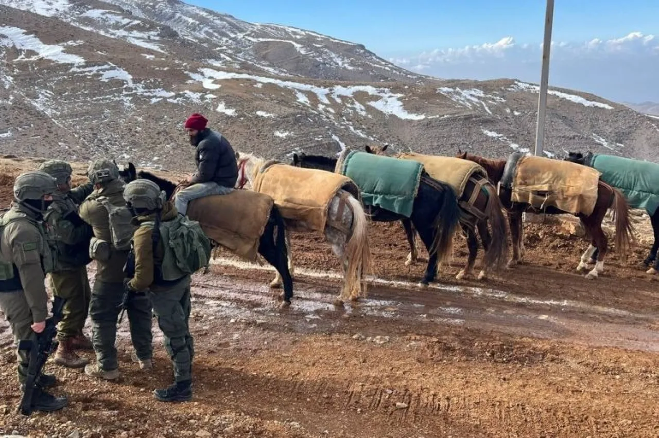 إسرائيل تنشئ موقعين عسكريين بقمة جبل الشيخ السوري المحتل