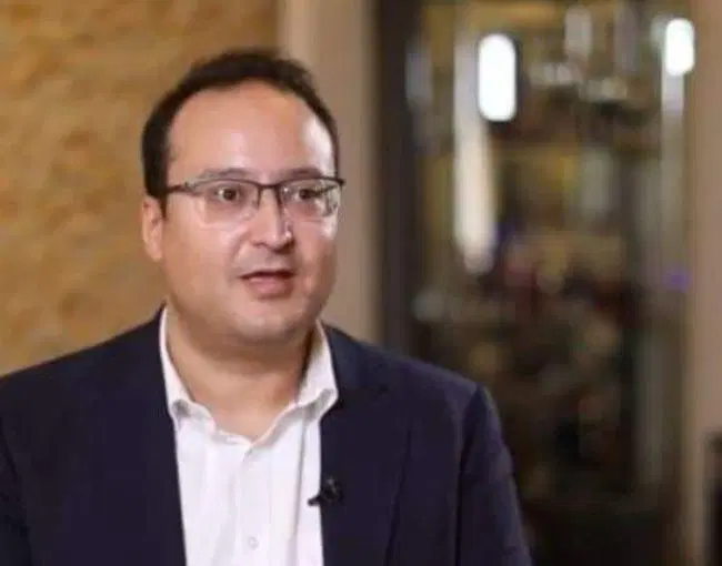 مفاجأة الملكية