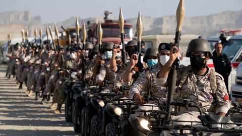 ضباط إيرانيون سابقون: الجيش مهيأ للانقلاب على خامنئي