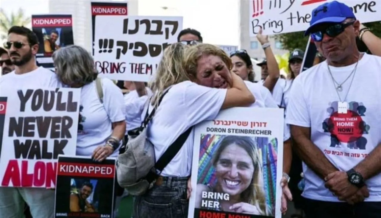 عائلات الأسرى الإسرائيليين: نتانياهو تخلّى عن أبنائنا