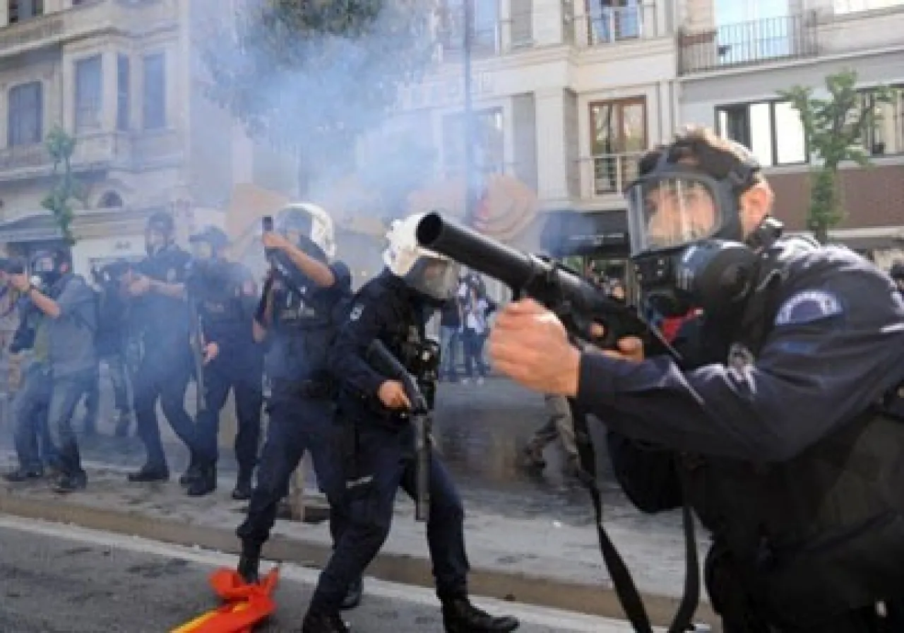 الشرطة التركية تستخدم الرصاص المطاط والغاز المسيل للدموع في إسطنبول