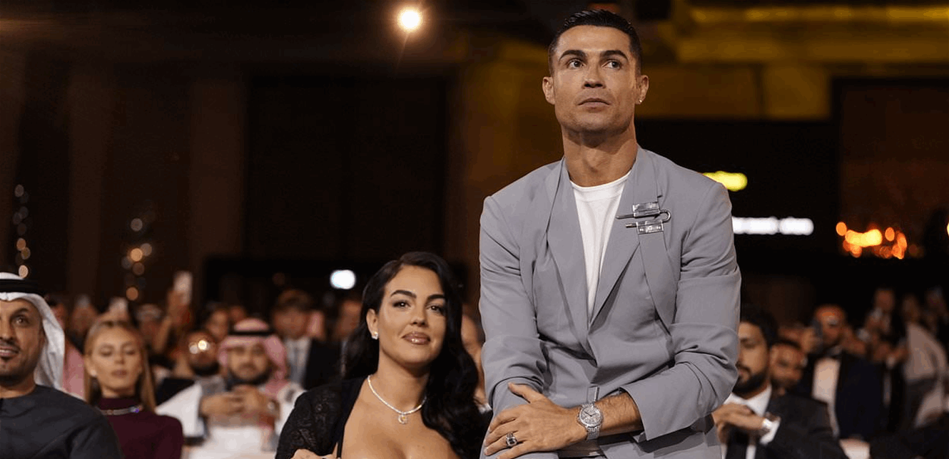 بالرغم من إنجابهما ولدين.. رونالدو يكشف لجورجينا متى سيتزوجها!