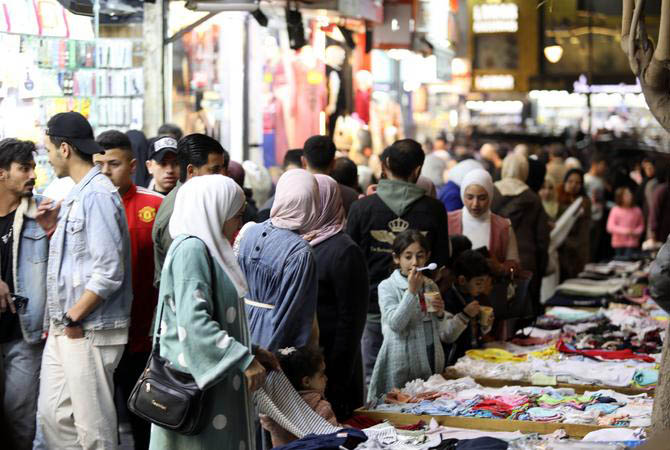 أسواق الزرقاء تشهد حركة شرائية نشطة وأجواء احتفالية مع اقتراب العيد