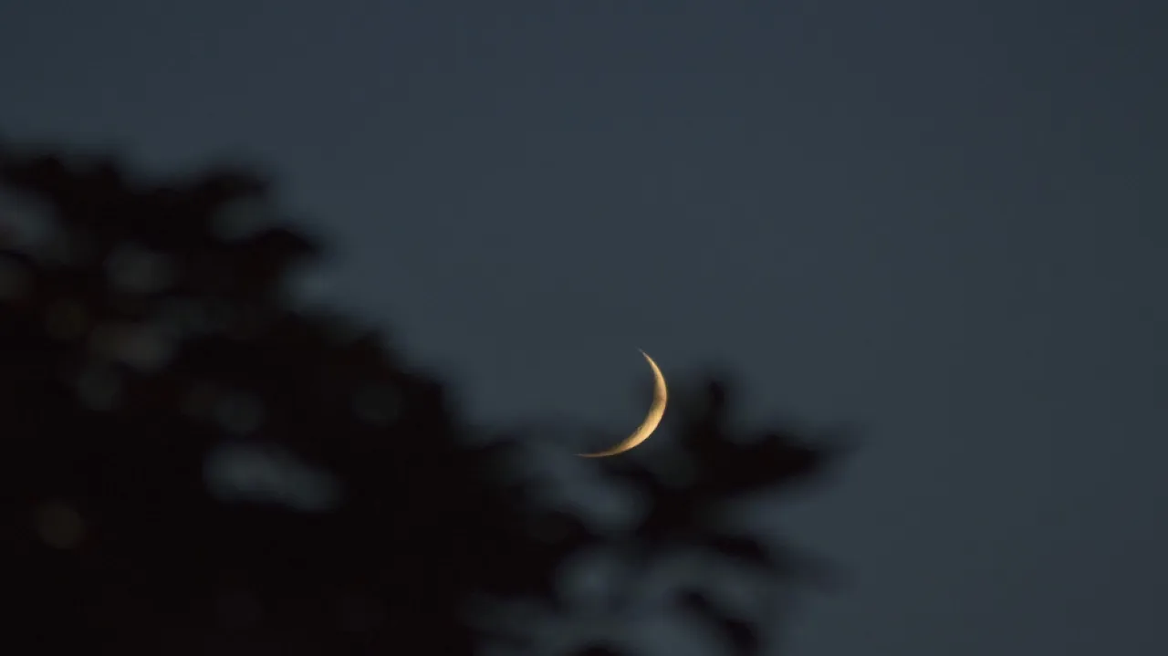 قطر والإمارات تعلن الأحد أول أيام عيد الفطر ودول أخرى الاثنين