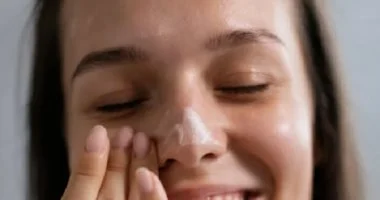 5 خطوات تجعل بشرتك صافية ومشرقة