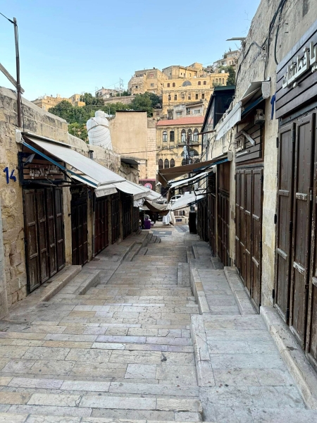 شارع الخضر في السلط يعبق بالعراقة والأصالة والتراث القديم