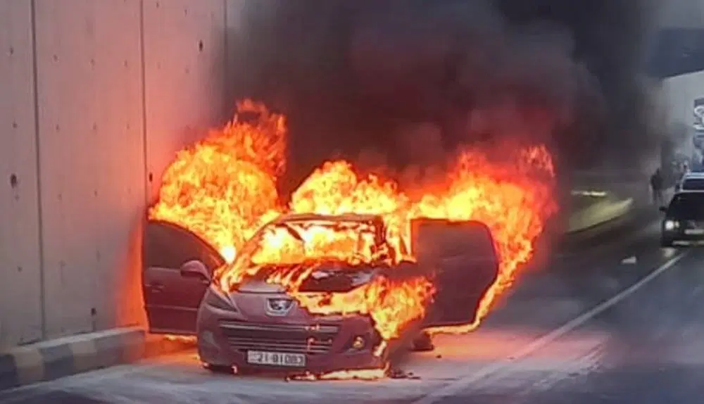 عمان... الدفاع المدني يتعامل مع احتراق مركبة في عبدون