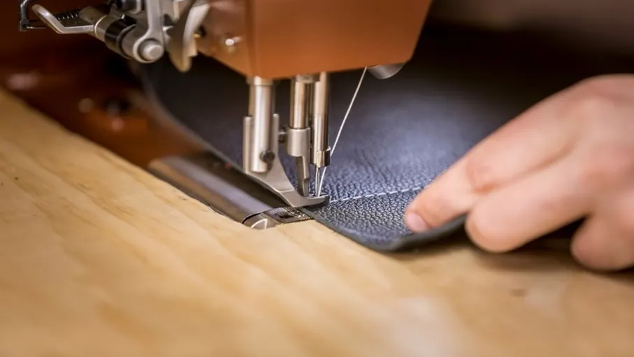 قطاع الصناعات الجلدية والمحيكات يستجيب لمبادرات رؤية التحديث ويتقدم في تنفيذها