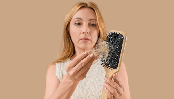 العلاقة بين انقطاع الطمث وتساقط الشعر