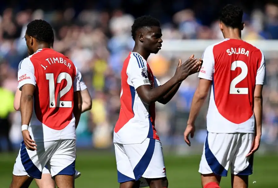 آرسنال يتعثر.. ويقدم هدية لليفربول