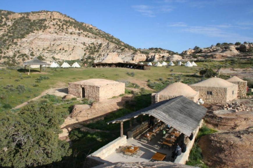 مخيم الرمانة.. تجربة سياحية بيئية يسودها الهدوء وسط طبيعة ضانا الخلابة