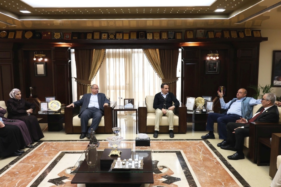 أسرة عمان الأهلية تتبادل التهاني بمناسبة عيد الفطر