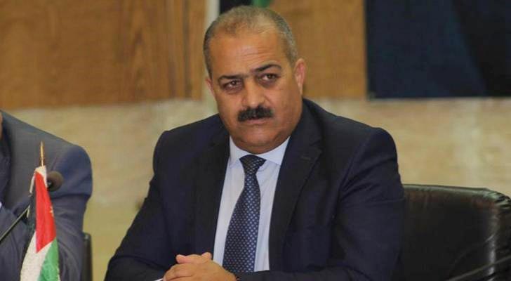 محافظ إربد يوقف شابا قاد مركبته بطريقة استعراضية