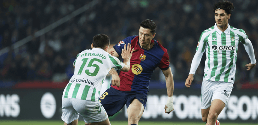 برشلونة يفشل في استغلال سقوط ريال مدريد ويتعثر على أرضه أمام بيتيس