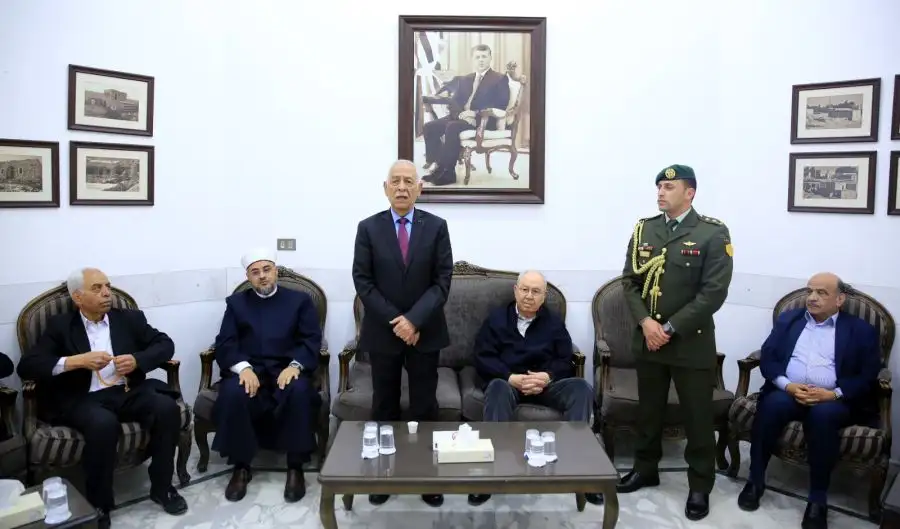 مندوبا عنه الملك... العيسوي يعزي ابو حسان وغوشة وأباظة