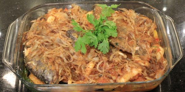 طريقة عمل صينية السمك البلطى في الفرن مع الأرز الأحمر