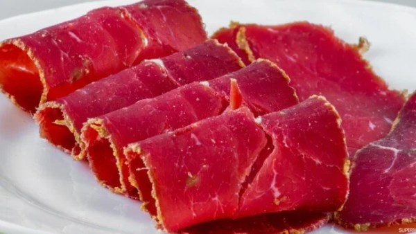 بأقل التكاليف.. طريقة عمل البسطرمة في المنزل