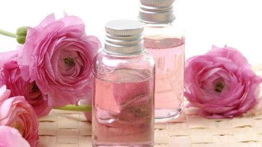 طرق غير معروفة لاستخدام ماء الورد للبشرة والجسم