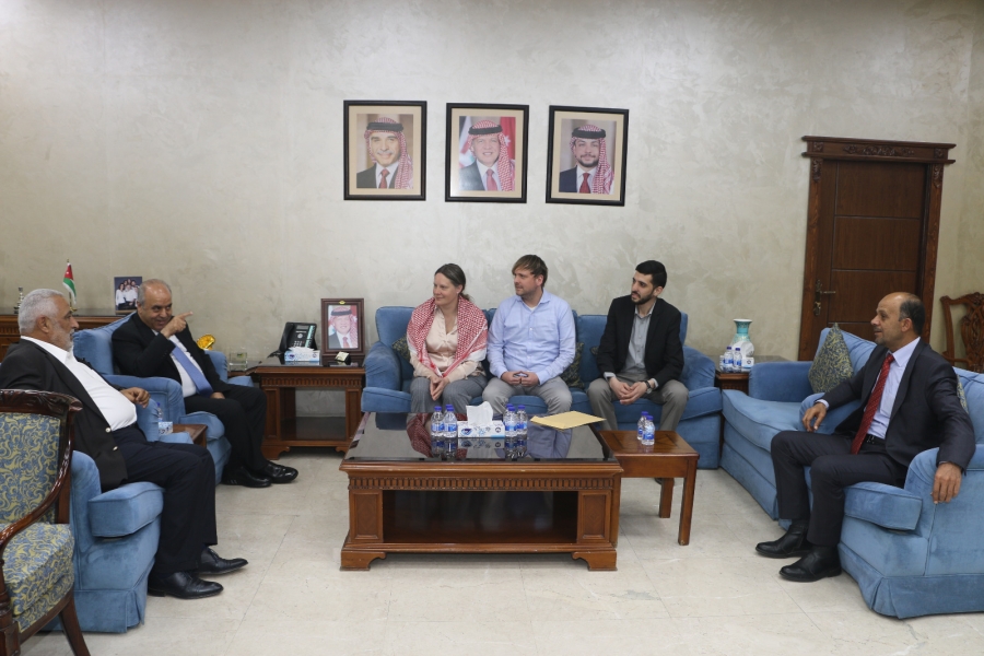 وزير التربية والتعليم يلتقي وفدًا من بلدية ميونخ الألمانية