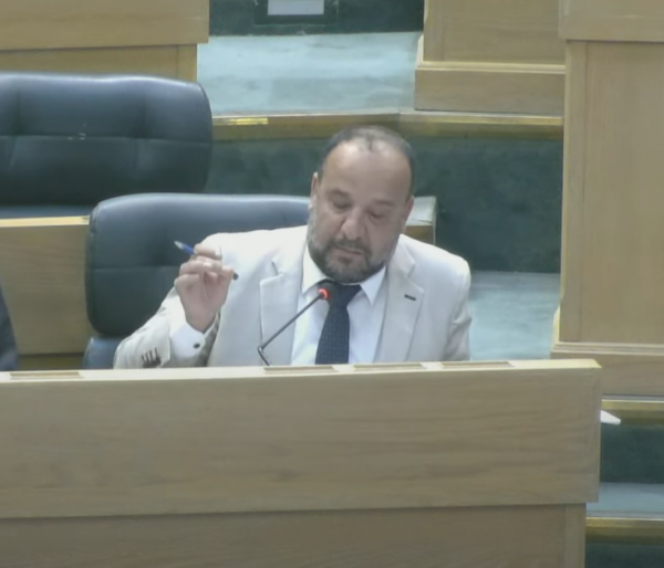 النائب الحميدي  يطالب بتصوير بأفلام سينمائية توثق بطولات الجيش العربي