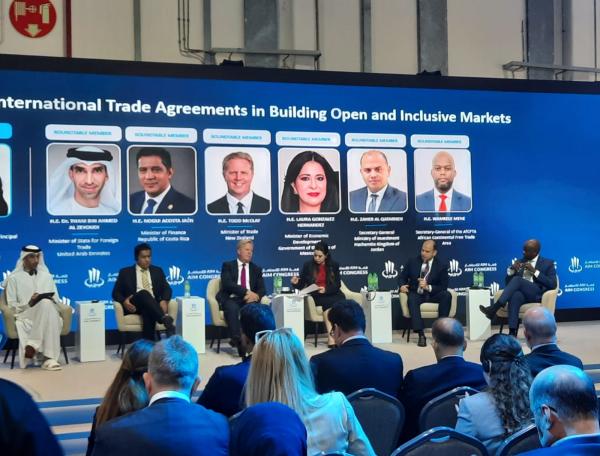 عرض الفرص الاستثمارية المتاحة بالأردن في قمة الاستثمار الدولي