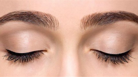 صبغ الحواجب: صيحة جمالية تبرز ملامحك وتمنحك مظهراً متجدداً