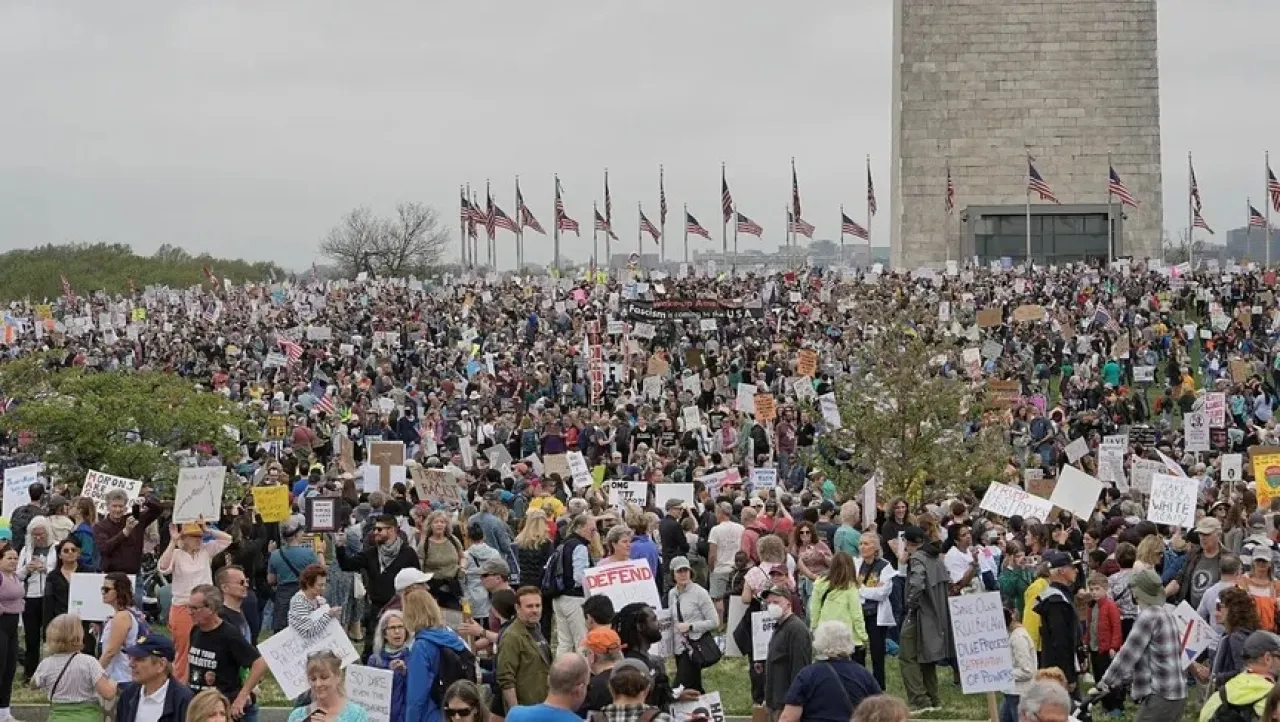 محكمة أميركية تؤيد قرار ترمب بتسريح آلاف الموظفين