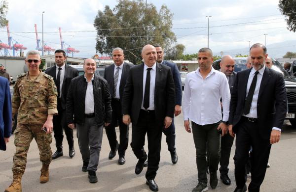 الرئيس اللبناني يتفقد مرافق الدولة بشكل مفاجئ
