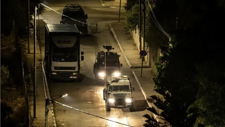 قوات الاحتلال تقتحم مناطق عدة بالضفة