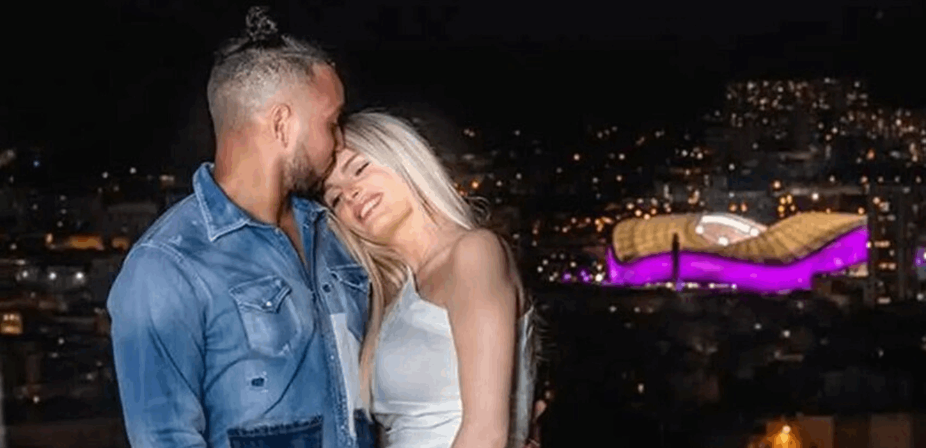 كان يصورني ويجبرني على ممارسات جنسية.. اعترافات مدوية لصديقة نجم وست هام السابق (فيديو)