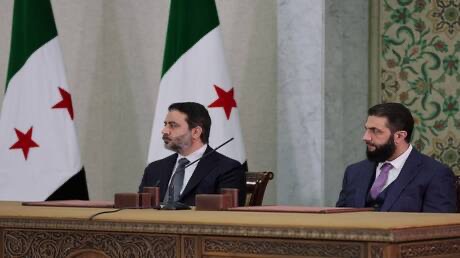 سيلفي للرئيس السوري أحمد الشرع ووزير الخارجية أسعد الشيباني تثير تفاعلا واسعا (صورة)