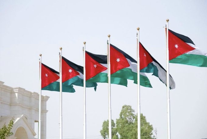 رفع العلم الأردني في مواقع رئيسة في جميع محافظات المملكة احتفالاً باليوم الوطني للعلم الأردني