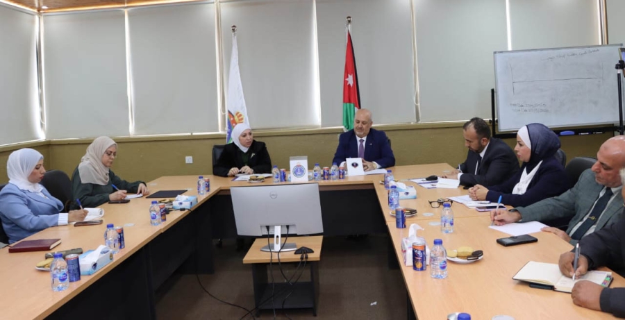 وزيرة النقل تطّلع على إنجازات الهيئة البحرية وخططها المستقبلية