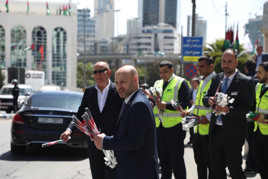 فاعليات رسمية وشعبية تحتفي باليوم الوطني للعلم الأردني