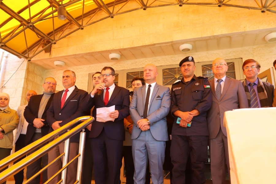 جامعة البترا تنظم وقفة احتفالية بمناسبة اليوم الوطني للعلم الأردني