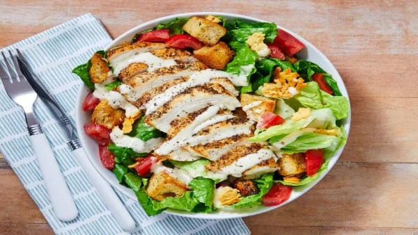 طريقة عمل صوص سلطة السيزر