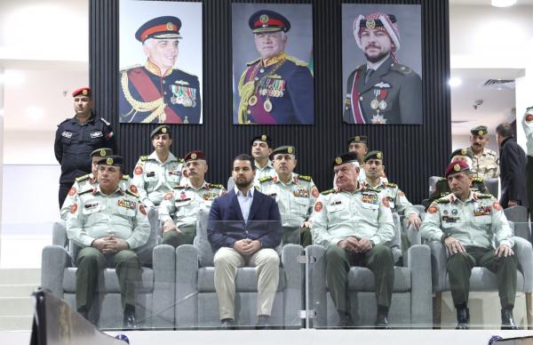 رئيس هيئة الأركان المشتركة يفتتح صالة الشهيد راشد الزيود في مدينة الحسين للشباب