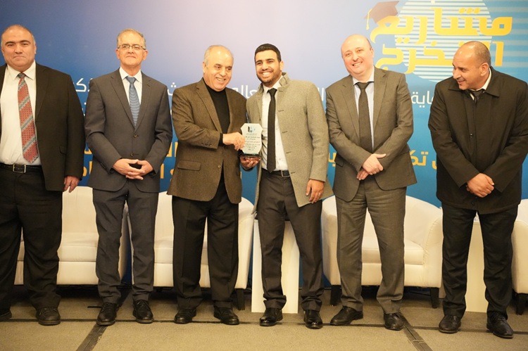 “صناعة عمان” تشارك في تكريم الفائزين بمسابقة مشاريع التخرج الهندسية