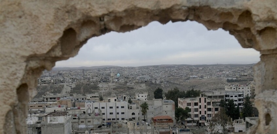 جثة فوق سطح بناء في سوريا ... هل عُلِّقَت في عهد الأسد؟