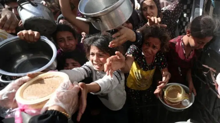 قطاع غزة يدخل مرحلة الانهيار الإنساني الشامل