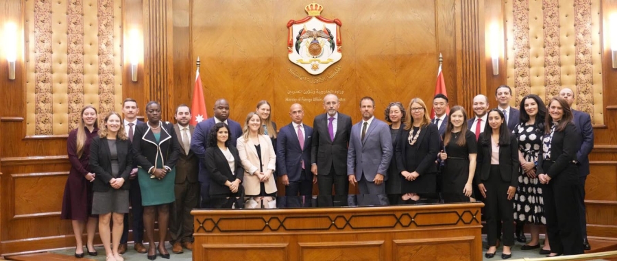وزير الخارجية يلتقي وفدا من مساعدي أعضاء الكونغرس الأميركي