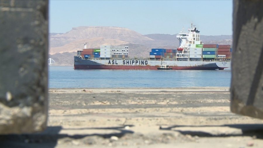استقبال رافعة جسرية بـ 13 مليون دولار لتحميل وتفريغ الحاويات في العقبة