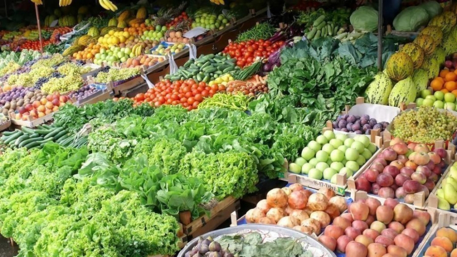 البندورة بـ25 قرش والخيار بـ50 في السوق المركزي