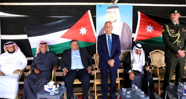 مندوبا عن الملك وولي العهد .. العيسوي يعزي عشائر العيسى