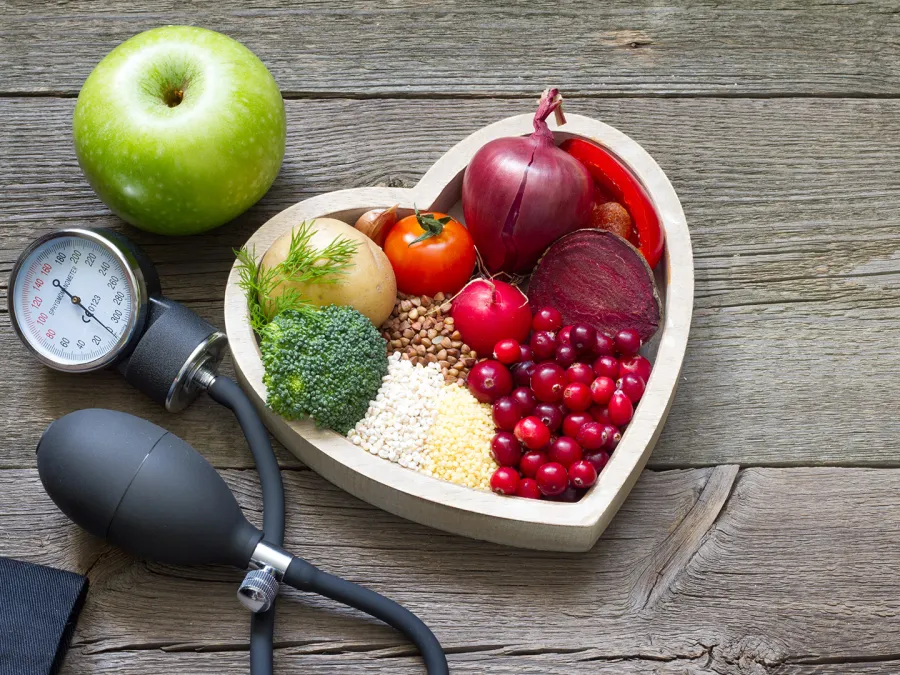 6 أطعمة تُخفض الكوليسترول السيئ في الدم... اجعليها صديقتك