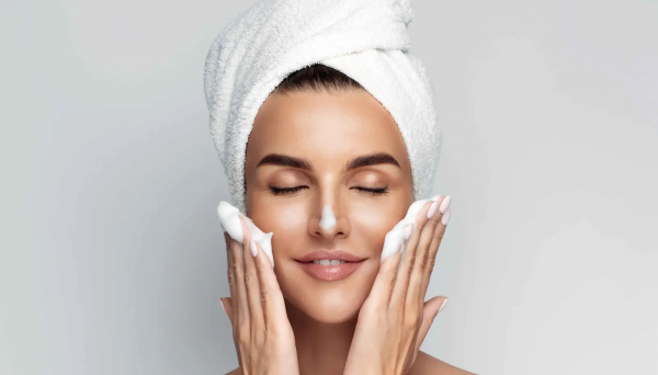 صابون الوجه .. خطوة أساسية لبشرة صحية ومشرقة