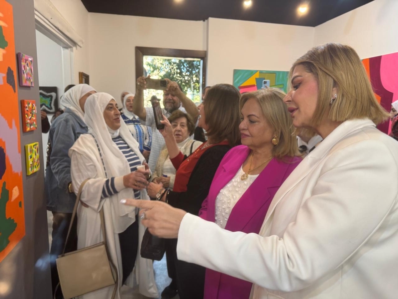 معرض تشكيلي للفنانة أمل القدومي