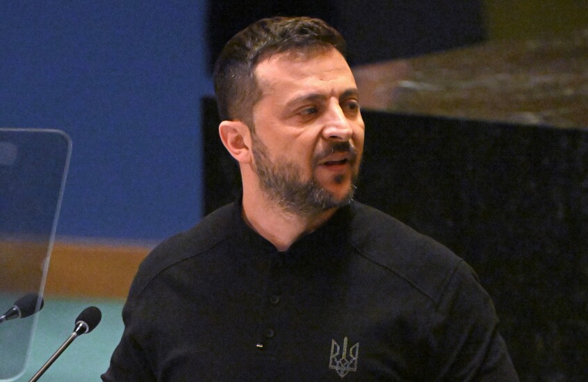 صحيفة التلغراف البريطانية: الفاتيكان خالف البروتوكول بوضع زيلينسكي في الصف الأمامي